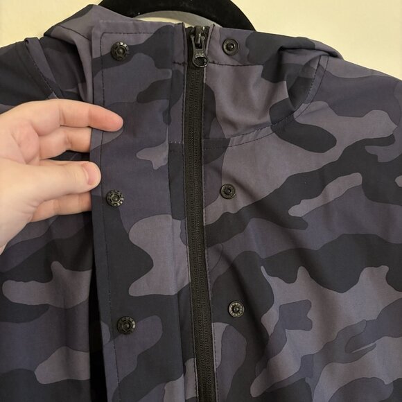 Old Navy Active Women S Black Camo Water-Resistant Hooded Cropped Utility Jacket - Picture 7 of 10
